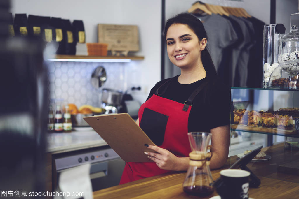 微笑行政經(jīng)理 如何從服務(wù)和銷售中計(jì)算餐飲年收入